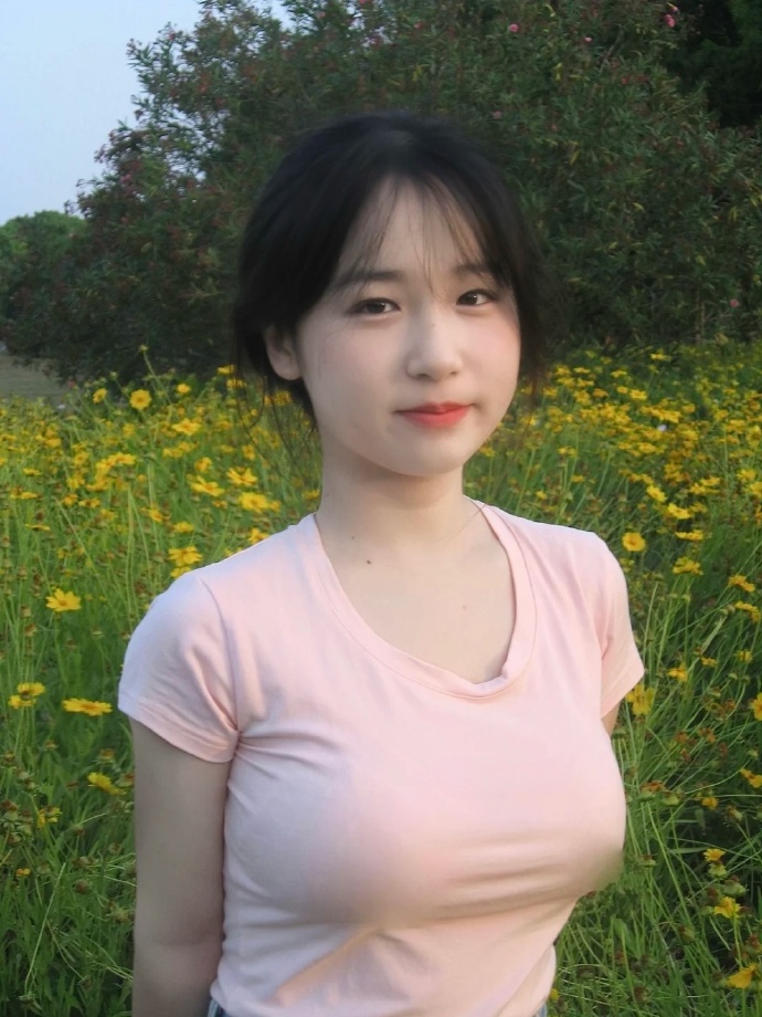 浪货趴办公桌秘书